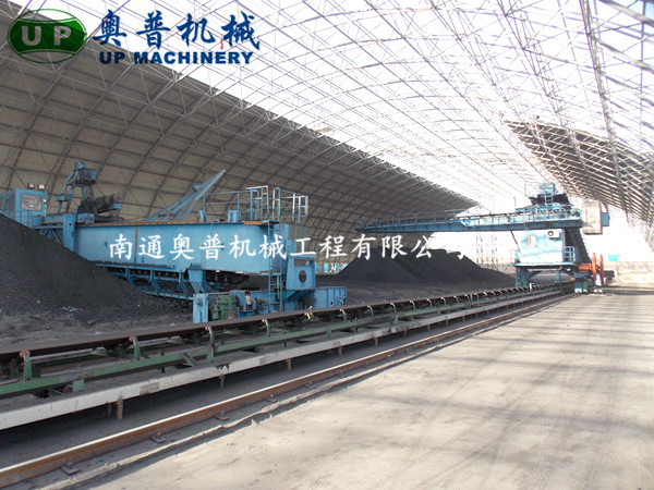 橋式刮板取料機(jī)河南項(xiàng)目現(xiàn)場(chǎng).JPG